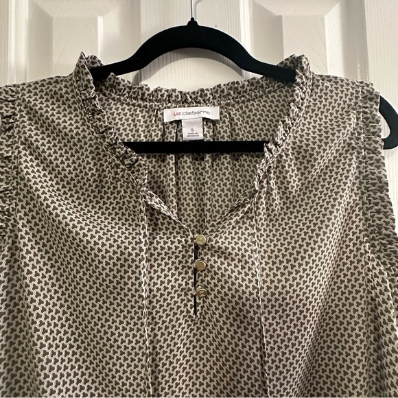 Liz Claiborne Sleeveless V-Neck Printed Top Ruffle Trim Olive Green Womens Small - Picture 2 of 5